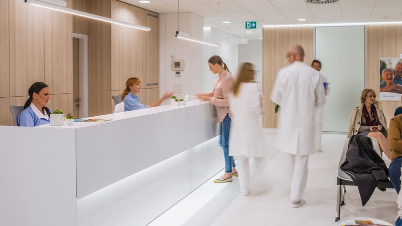 Confira dicas de como organizar a sala de espera da clínica